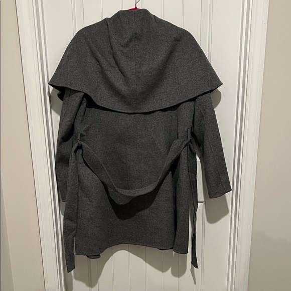 Tahari Women's Gray Cape Jacket - Picture 7 of 14